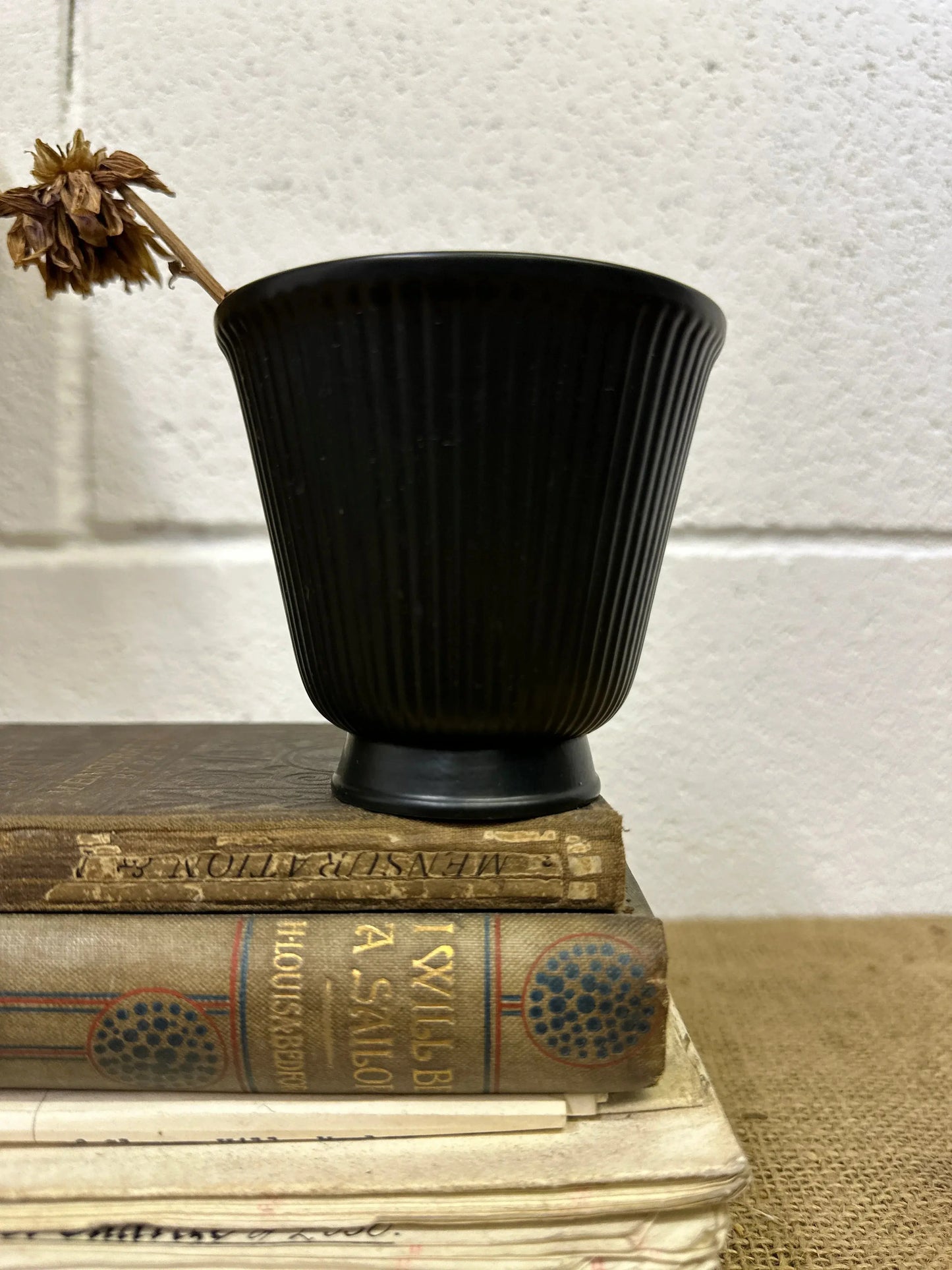 Black Ravenstone Vase - The Blind Mole