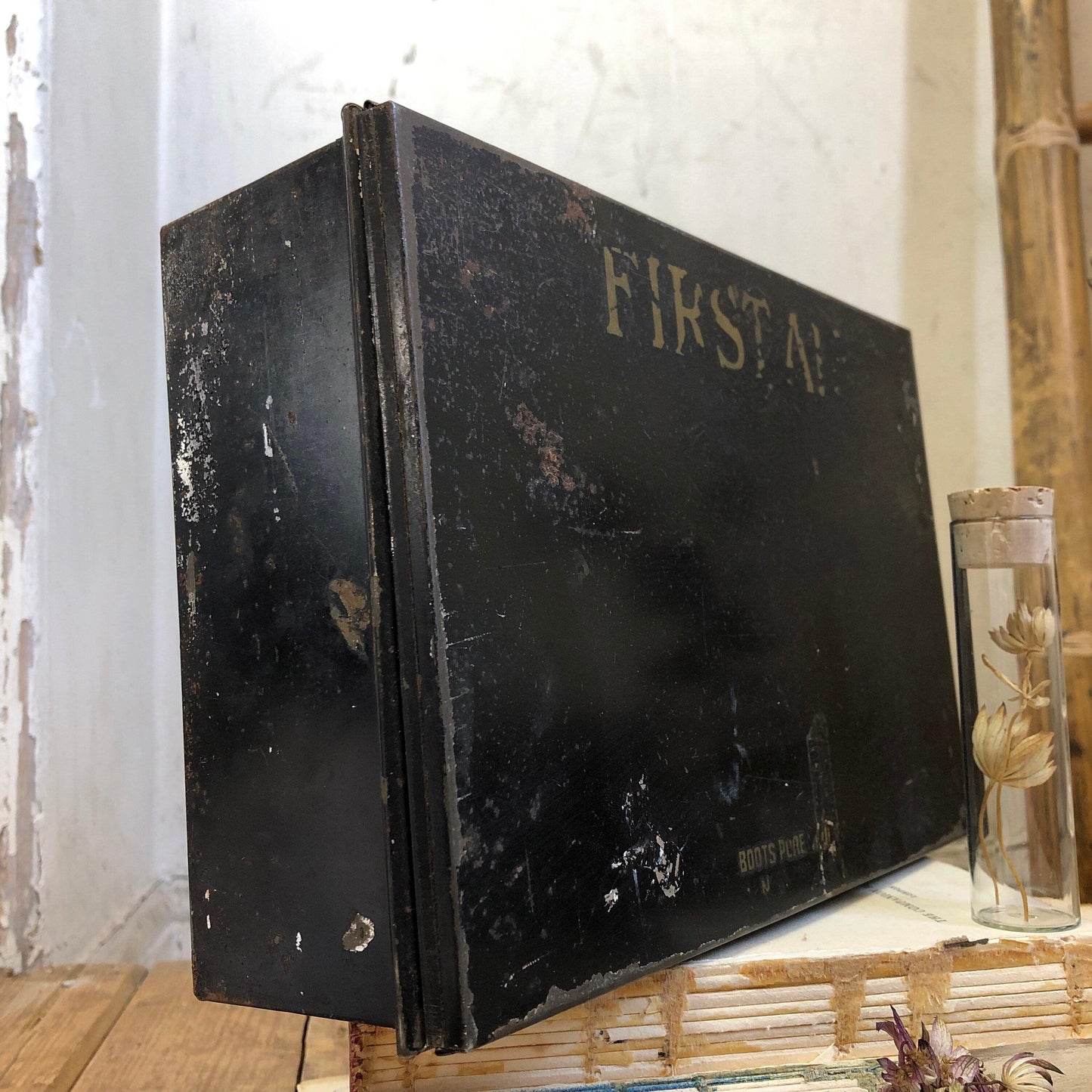 Art Deco Boots First Aid Black Tin - The Blind Mole