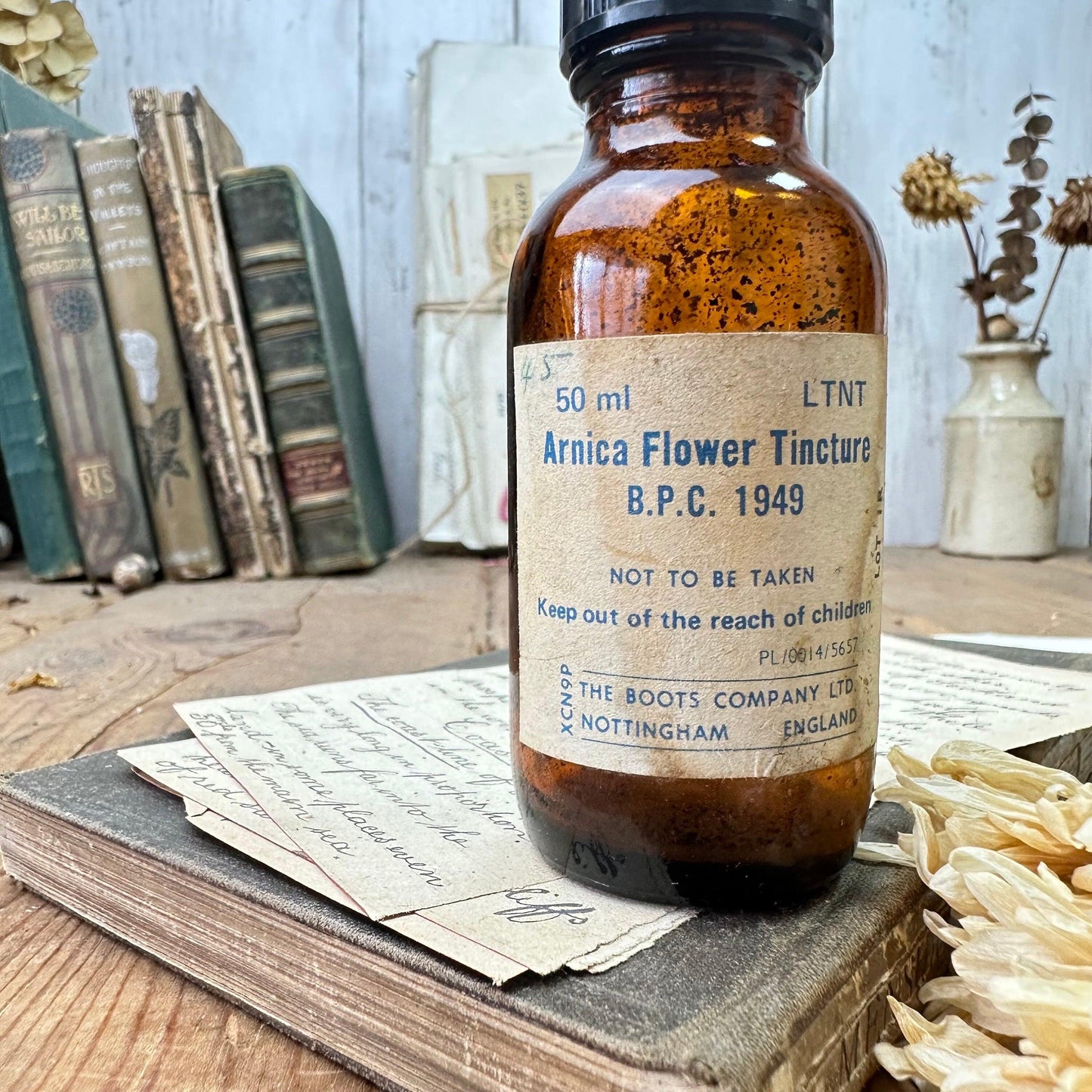 Vintage Apothecary Chemist Bottle Arnica Flower Tincture - The Blind Mole