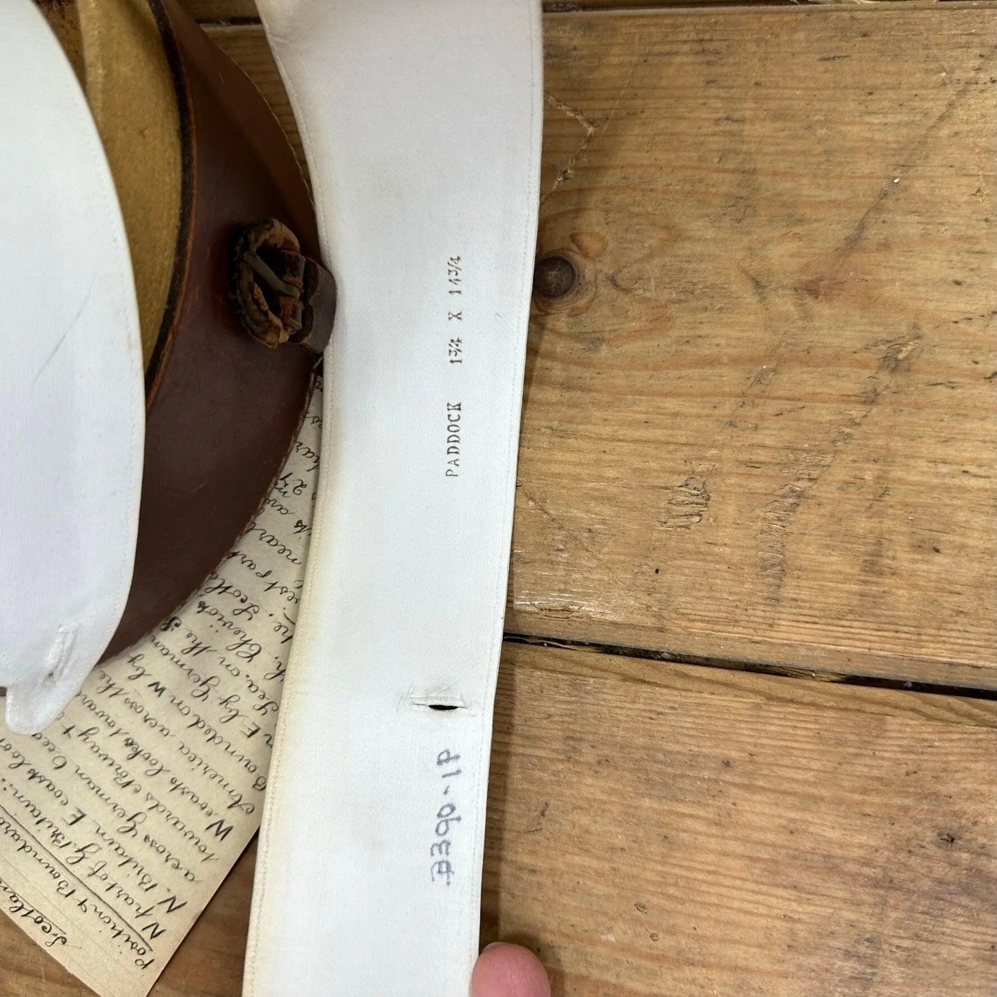 Antique Brown Leather Collar Keepsake Box - The Blind Mole