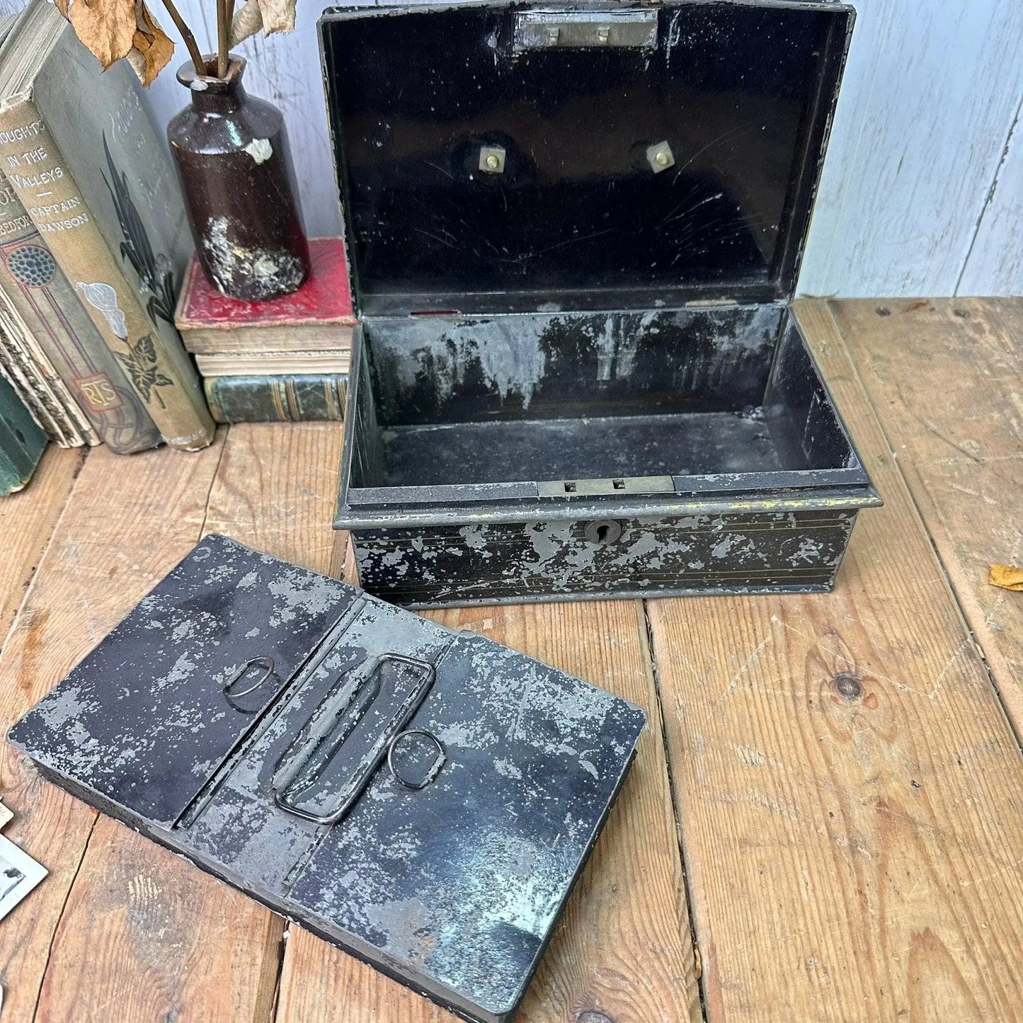 Vintage Metal Black & Gold Cash Tin, Deed Box - The Blind Mole