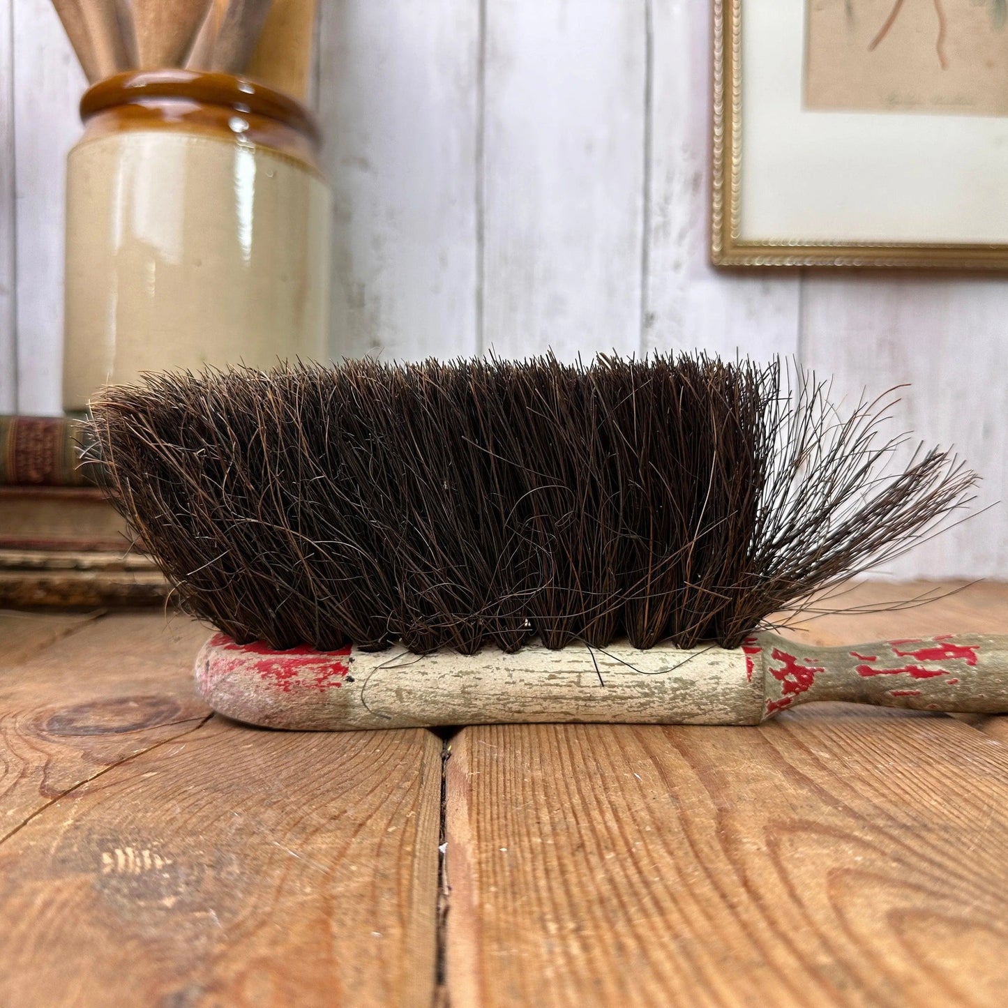 Vintage Beacon Hand Brush Red & White - The Blind Mole