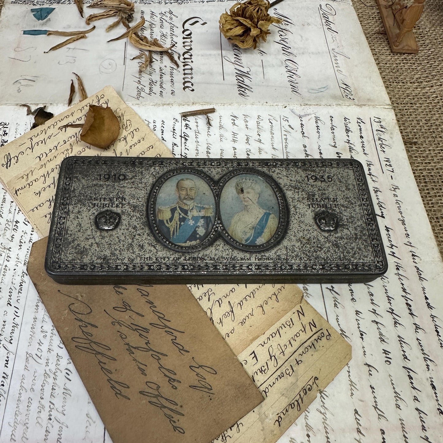 Antique Commemorative Silver Jubilee Tin 1935 George V - Rowntree York - The Blind Mole