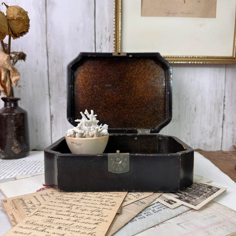Boxes & Tins - The Blind Mole