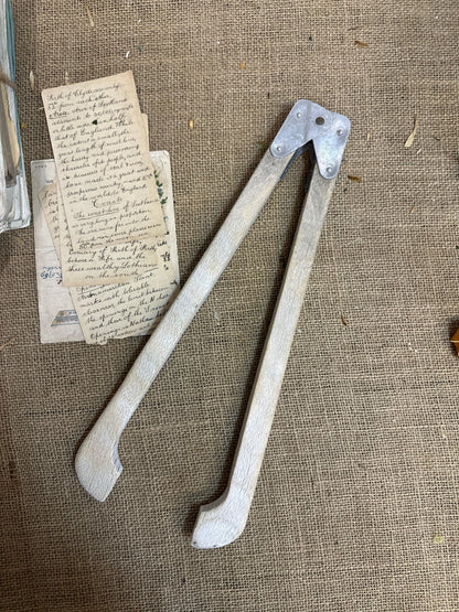 Vintage Laundry Tongs Square - The Blind Mole