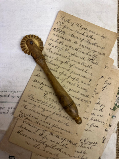 Antique Wooden Pastry Wheel Crimper - The Blind Mole