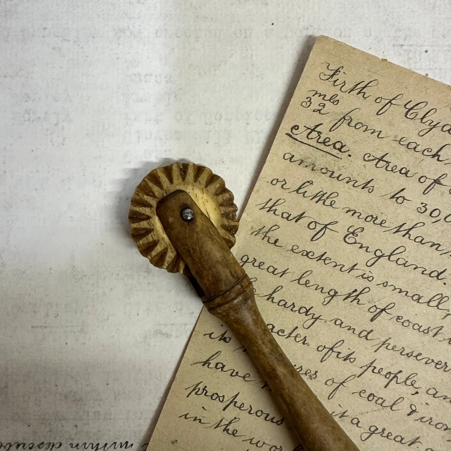 Antique Wooden Pastry Wheel Crimper - The Blind Mole