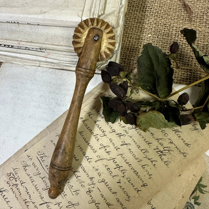 Antique Wooden Pastry Wheel Crimper - The Blind Mole