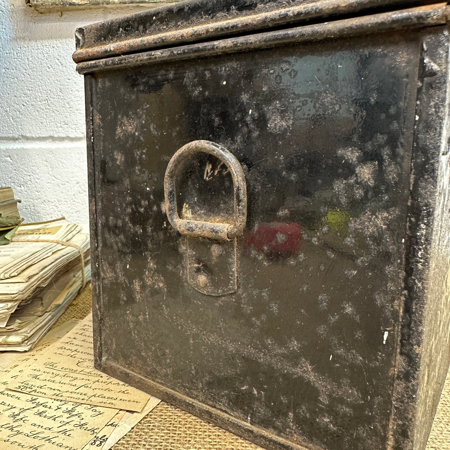 Metal Air Raid Fist Aid Tin