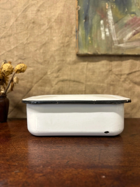 Vintage White Roasting/Serving Dish The Blind Mole
