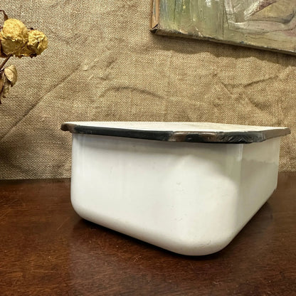 Vintage White Roasting/Serving Dish The Blind Mole