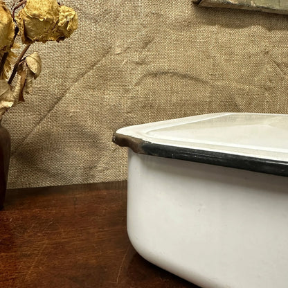 Vintage White Roasting/Serving Dish The Blind Mole