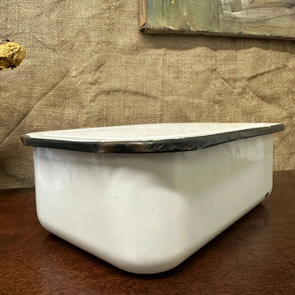 Vintage White Roasting/Serving Dish The Blind Mole