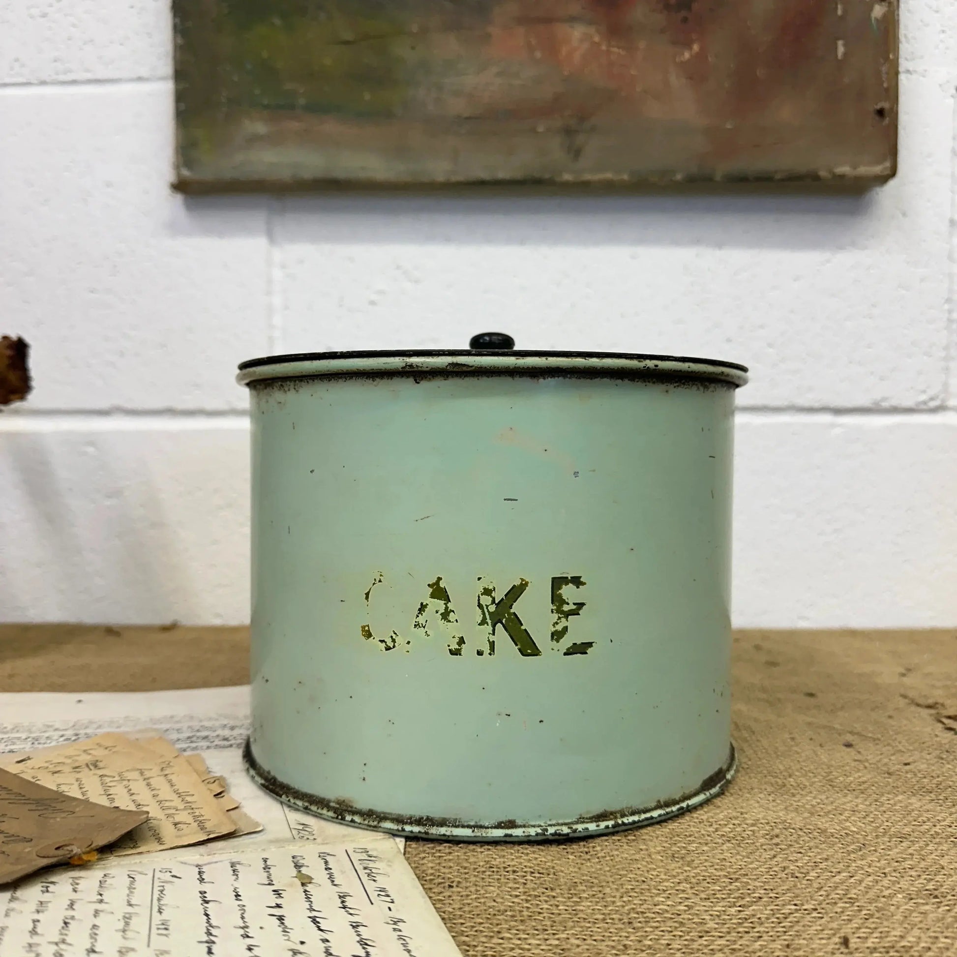Vintage Enamel Cake Tin - The Blind Mole