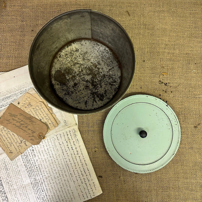 Vintage Enamel Cake Tin - The Blind Mole