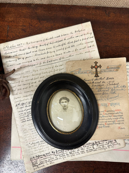 Victorian Oval Ebony Convex Picture Frame