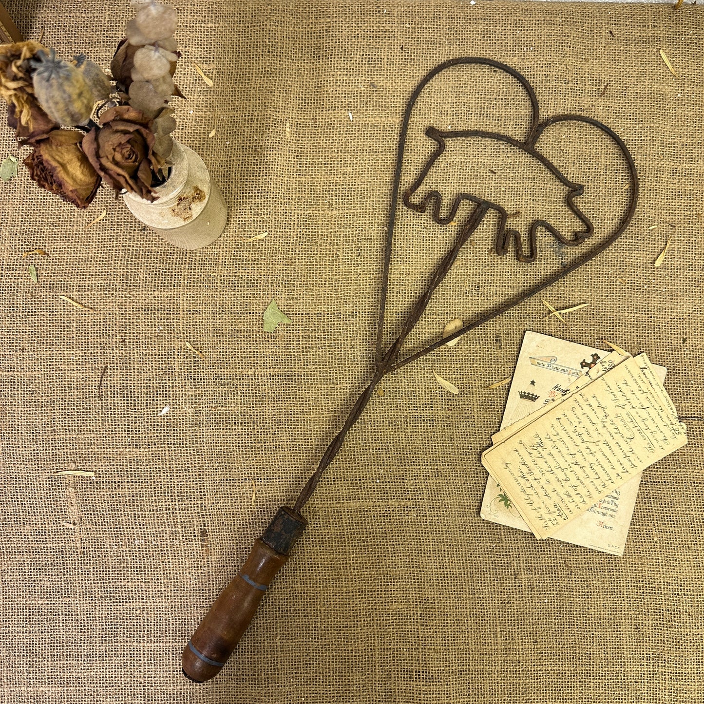 Metal Rug Beater Pig