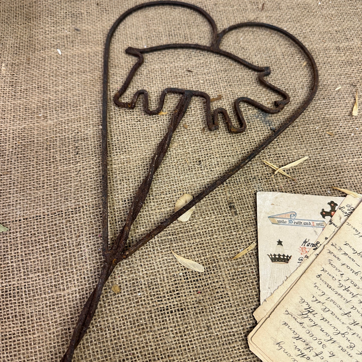 Metal Rug Beater Pig