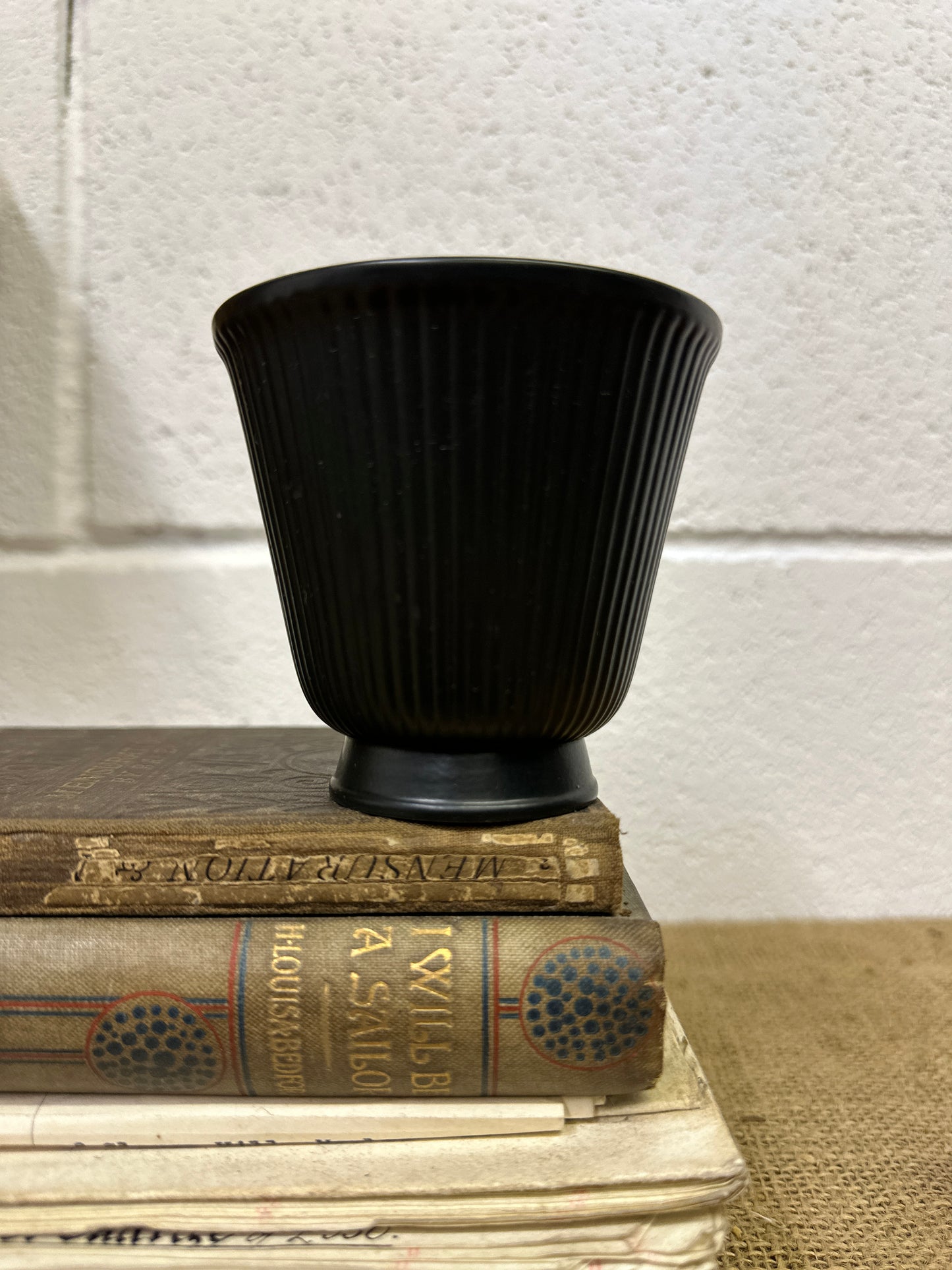 Black Ravenstone Vase