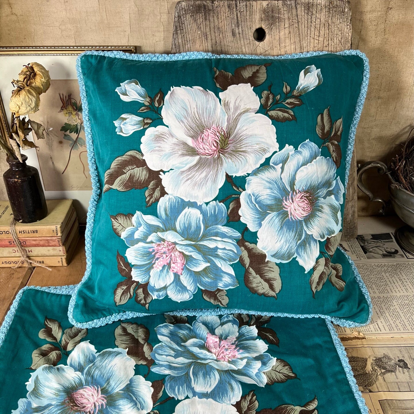 Set of Four Stunning Mid Century Floral Scatter Cushions - Electric Blue/Teal