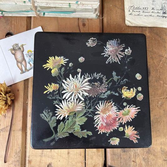 Stunningly Painted Floral Lidded Keepsake Jewellery Box