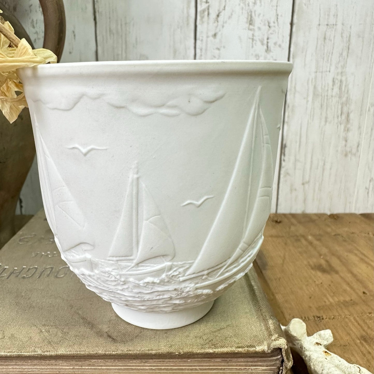 Beautiful Relief Effect White Lladro Vase Planter Pot Nautical Scene