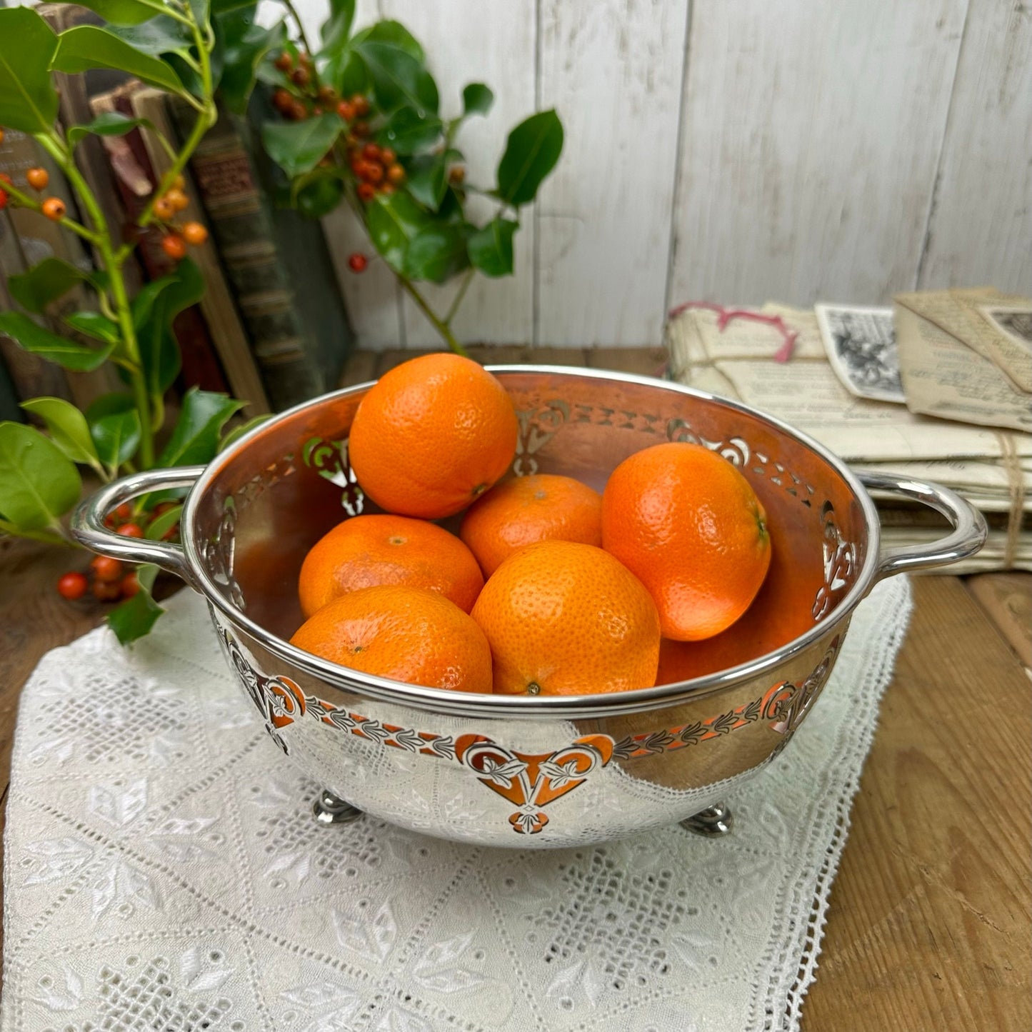 Stunning Walker & Hall Sliver Plated Twin Handled Serving Dish Fruit Bowl