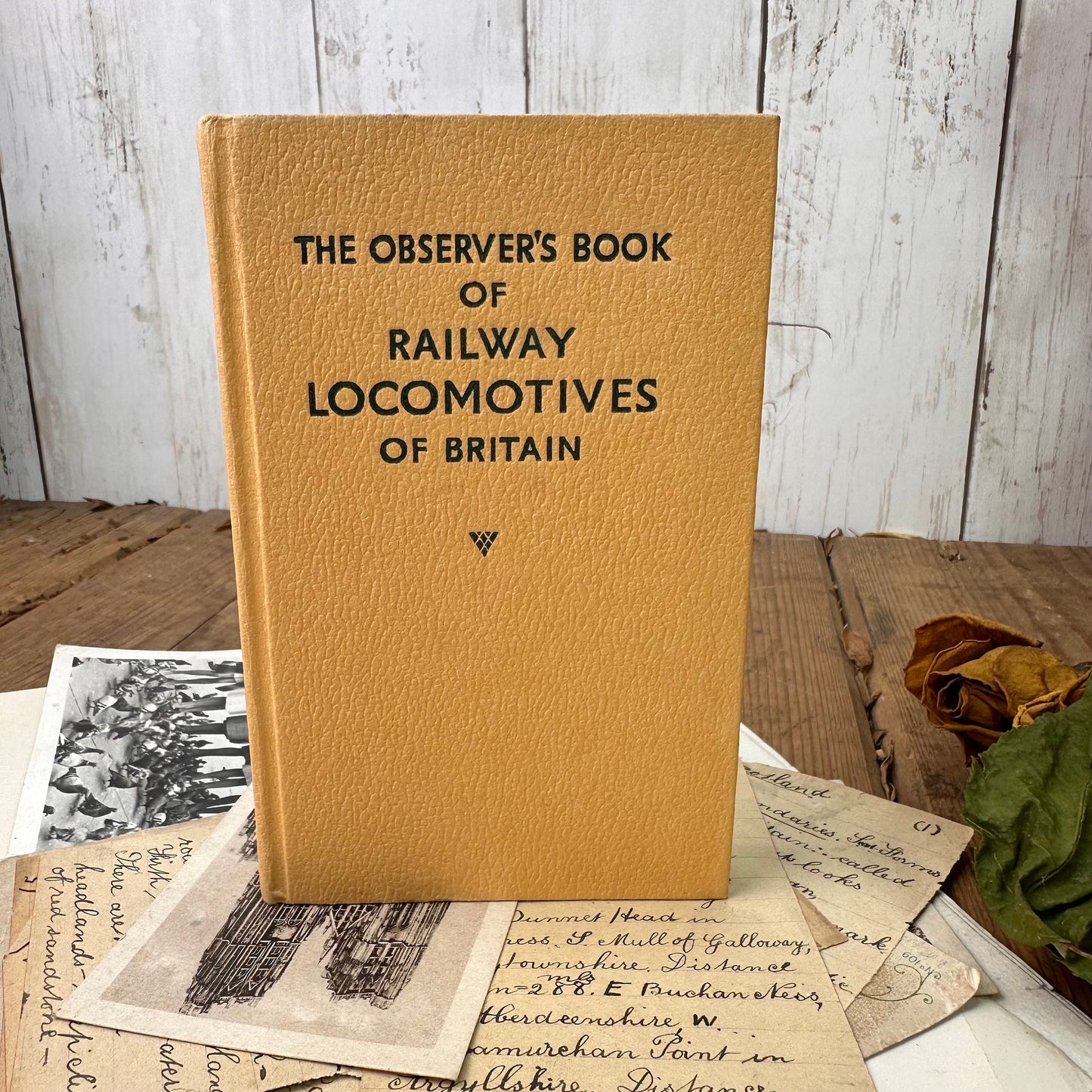 The observer’s book of Railway Locomotives of Britain - Top to Bottom