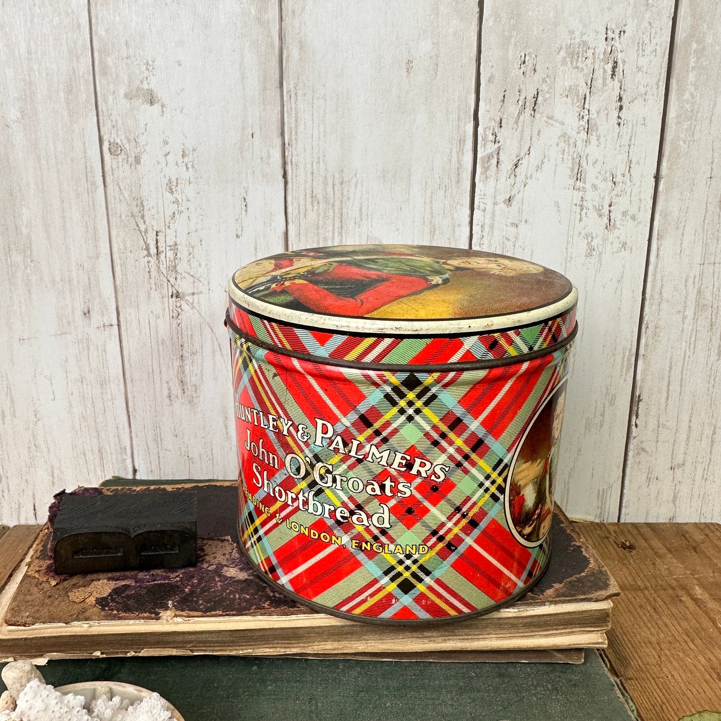 Huntley & Palmers Round Biscuit Shortbread Tin - John O'Groats